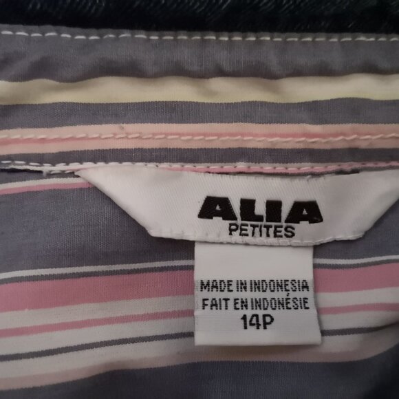 Alia Petites Ladies Button Closure Jean Jacket - Picture 3 of 6